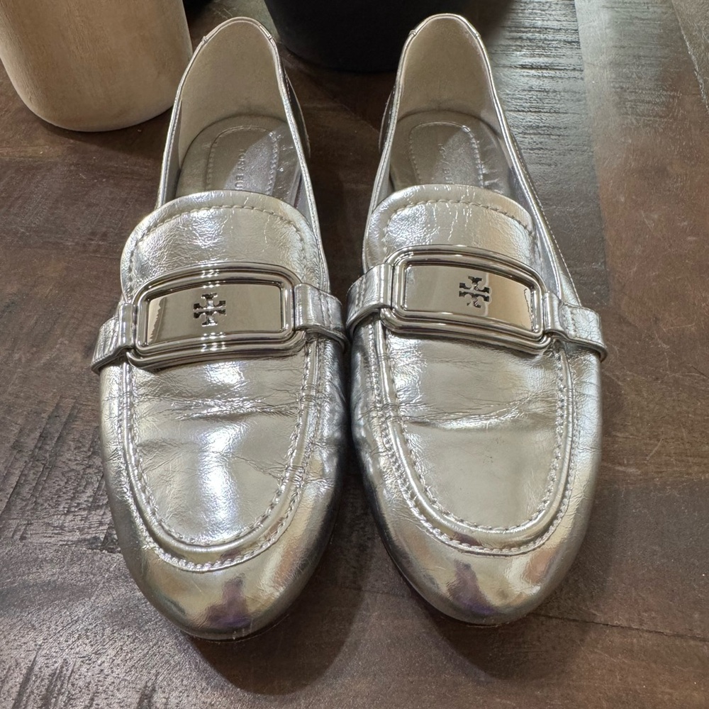 EUC Tory Burch Metallic Silver Loafers